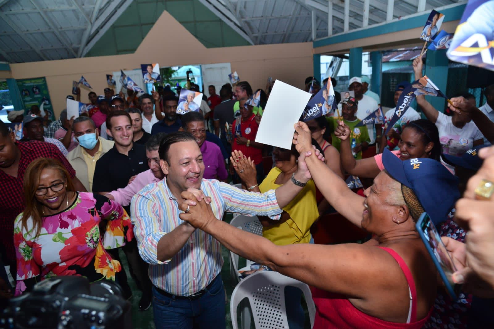 Abel Martínez conquista dirigencia y militancia morada en Espaillat