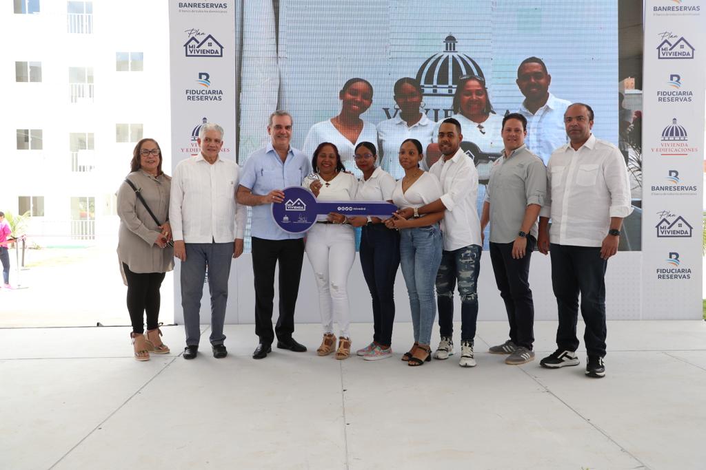 Galer A Presidente Abinader Inaugura Dos Carreteras Apartamentos