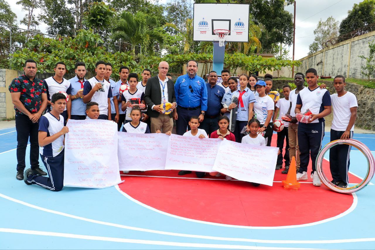 INEFI entrega canchas remozadas y utilería deportiva en cuatro centros