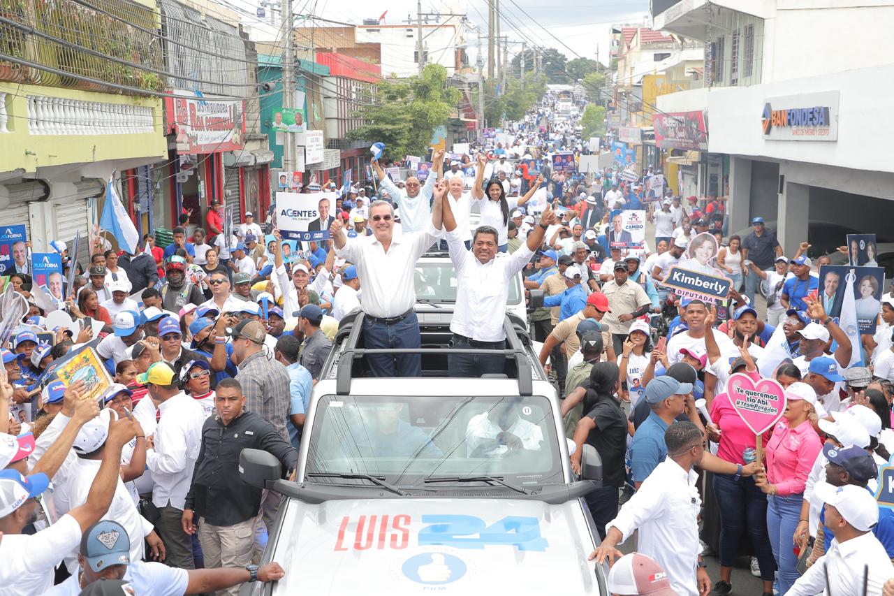 Luis Abinader Y Junior Santos Encabezan Caravana En Los Alcarrizos RC