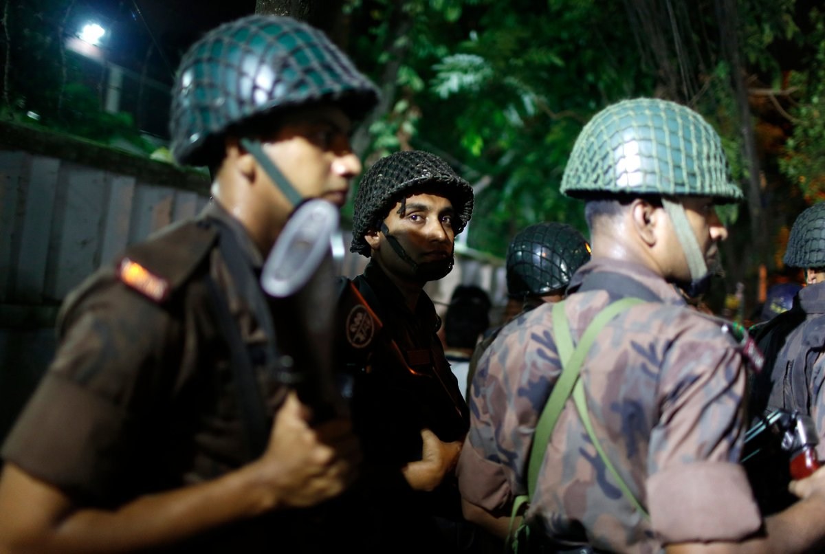 ISIS se atribuye ataque terrorista y toma rehenes en zona diplomática de Bangladesh