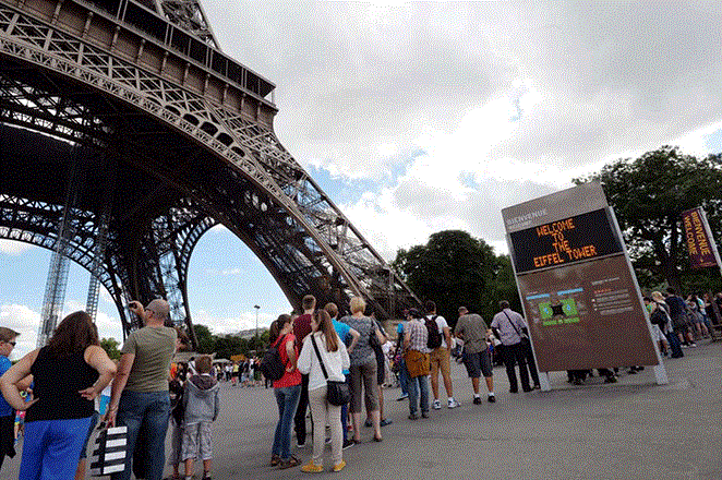 La Torre Eiffel cerrada por nueva jornada de movilización en Francia