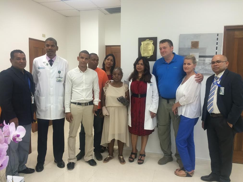 Hospital Ney Arias Lora recibe 20 prótesis de manos para pacientes con pocos recursos