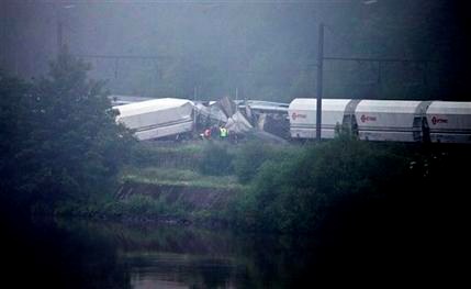 Tres muertos y nueve heridos en choque de trenes en Bélgica
