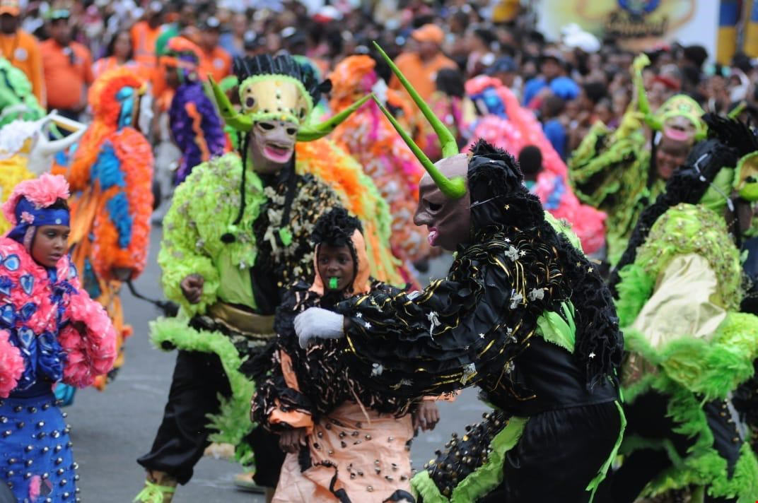 ASDE realiza con gran éxito segunda versión del Carnaval Santo Domingo Este en Invivienda