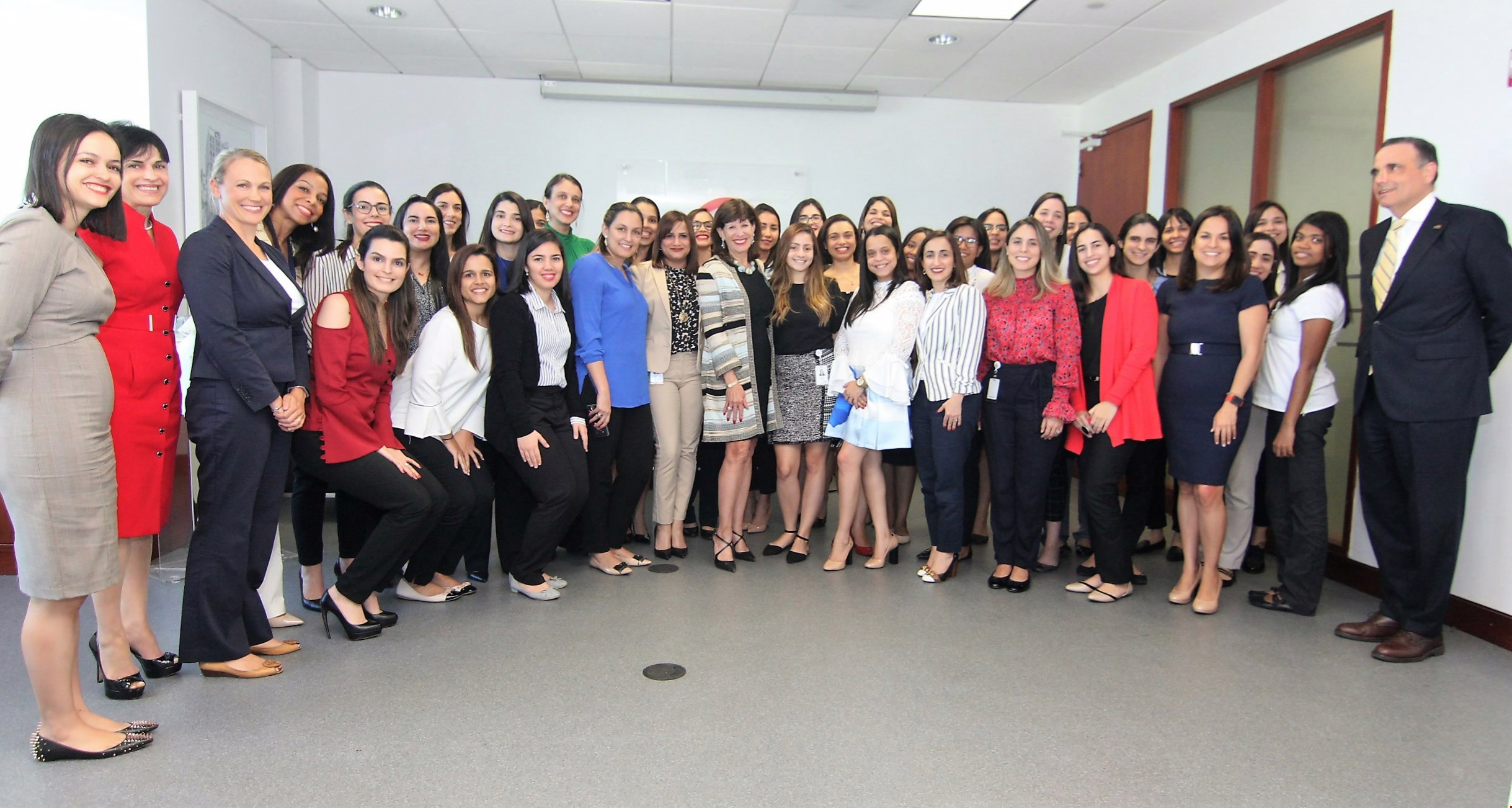 Embajadora EE.UU. dialogó junto al Citi Women’s Network sobre los retos de las líderes actuales