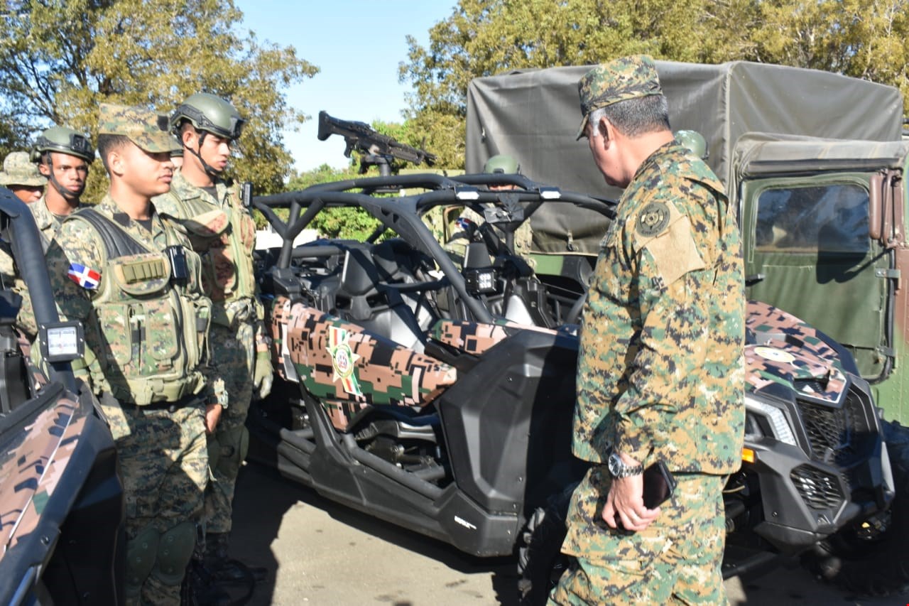 Comandante general del Ejército visita la frontera norte para supervisar los niveles de operatividad de los miembros en la zona