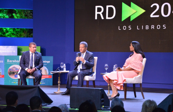 Expresidente Leonel Fernández presentó al país 32 libros sobre el proyecto “RD2044”.