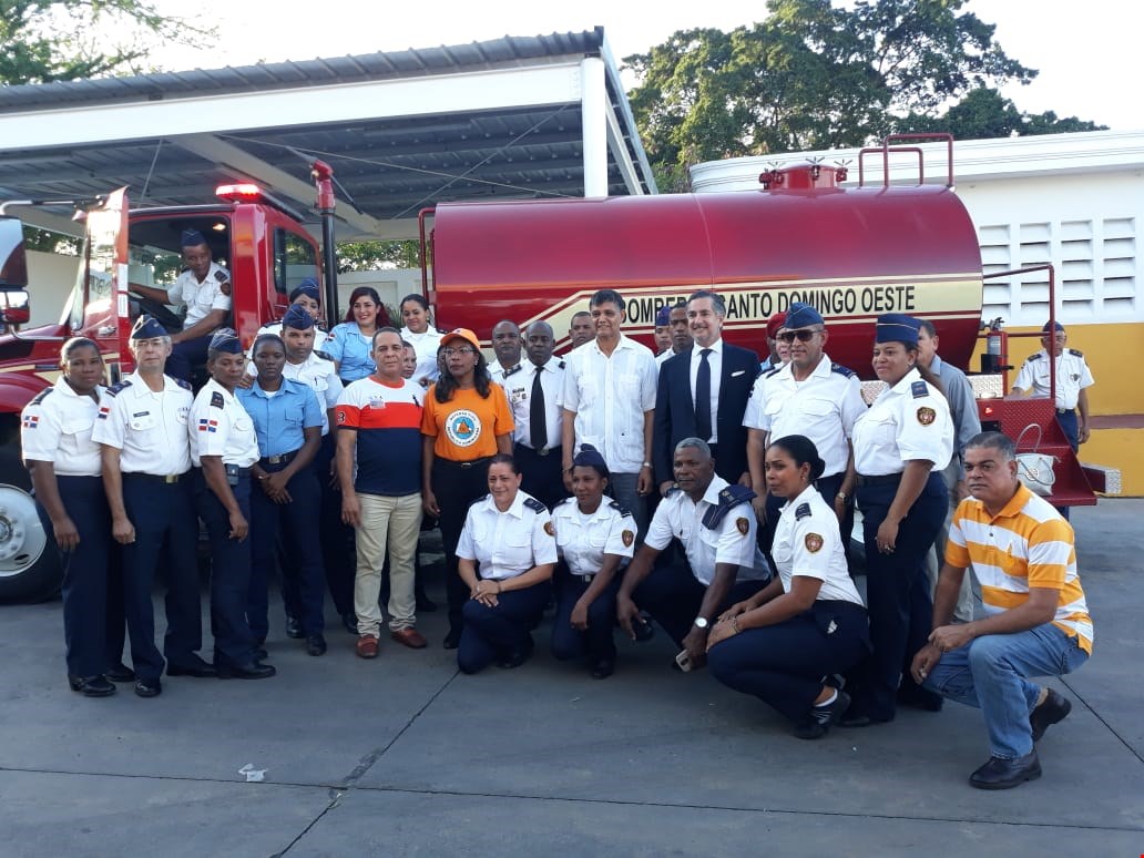 Fundación Tropigas dona estación y camión al Cuerpo de Bomberos de Santo Domingo Oeste