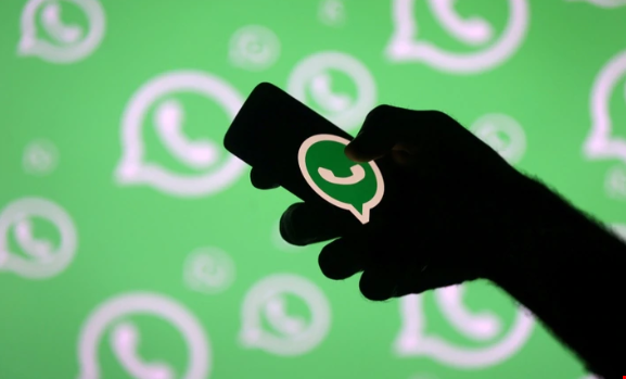 WhatsApp limitó el reenvío de mensajes a un máximo de cinco usuarios para combatir las noticias falsas