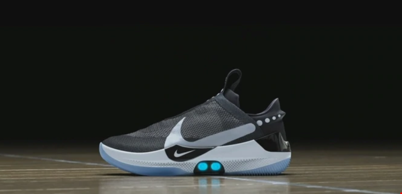 Nike presentó sus nuevas zapatillas que se ajustan automáticamente y se controlan desde el celular
