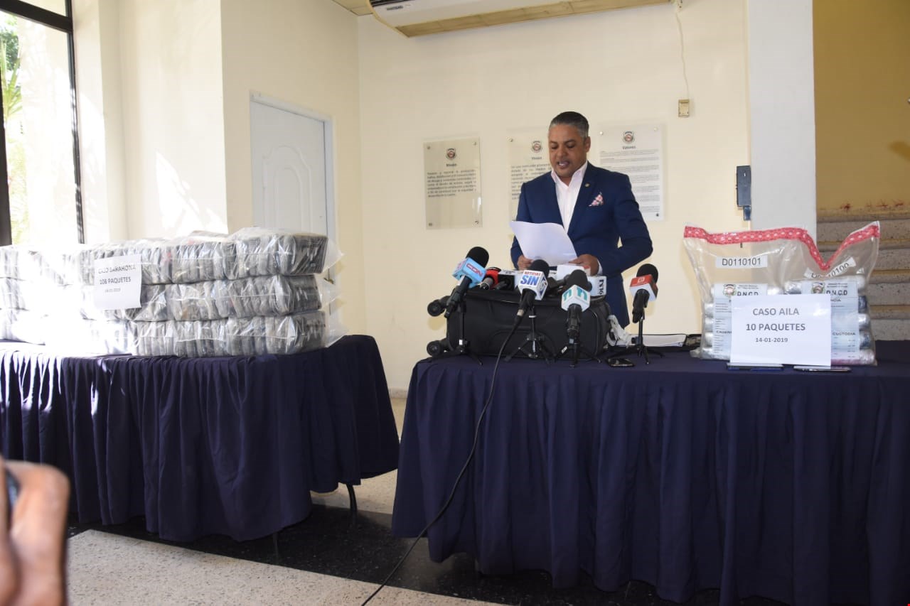Ocupan más de 100 paquetes de presumible cocaína en costas de Barahona