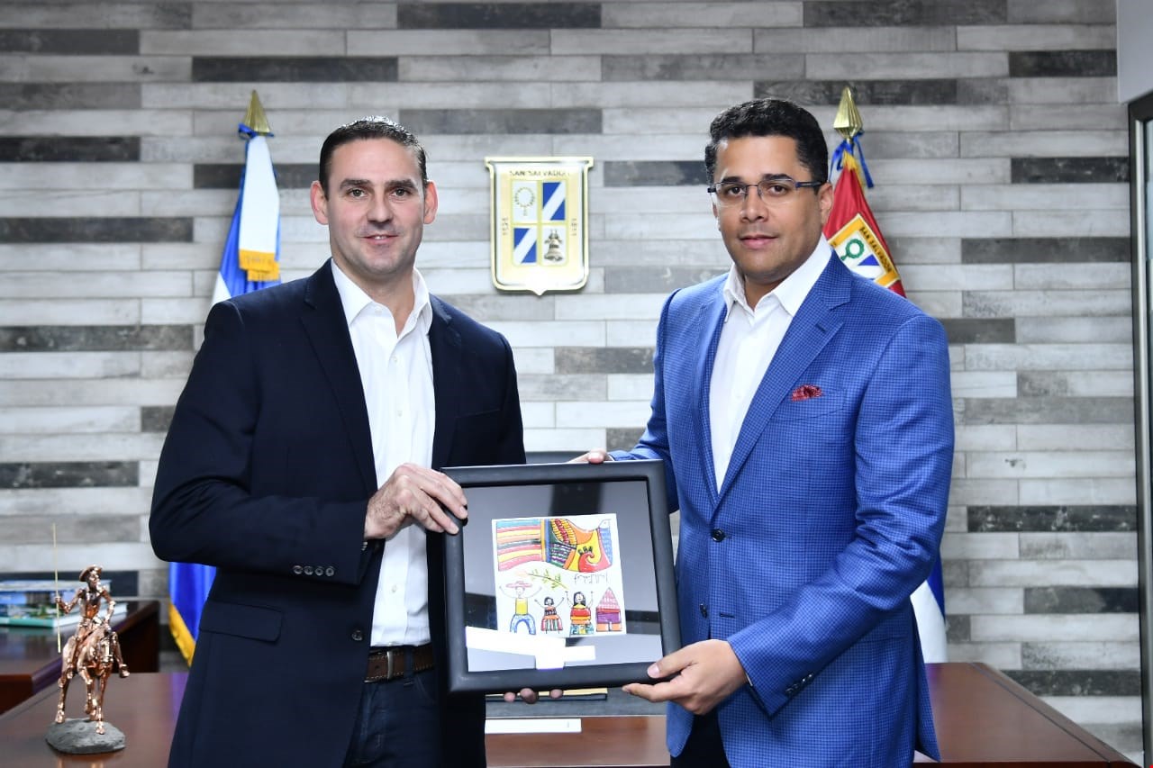 Alcalde Collado recibe las llaves de la ciudad San Salvador
