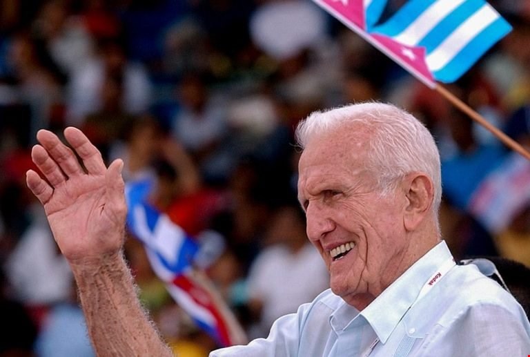Fallece a los 95 años 'El Gallego' Fernández, la mano derecha de Fidel y Raúl Castro
