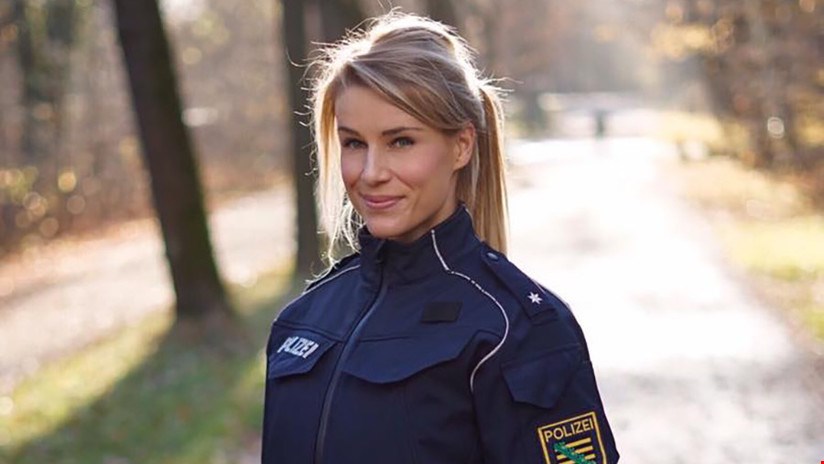 'La policía más guapa de Alemania' anuncia si eligió Instagram o el trabajo tras ultimátum de sus jefes