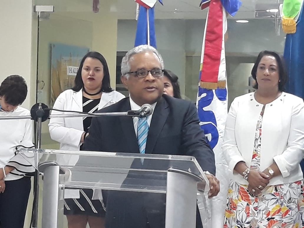 Ministerio de Salud Pública inaugura primera farmacia especializada en medicamentos de alto costo en Santiago
