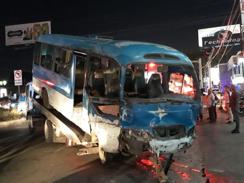 Accidente de tránsito en la 27 de Febrero deja al menos cuatro heridos