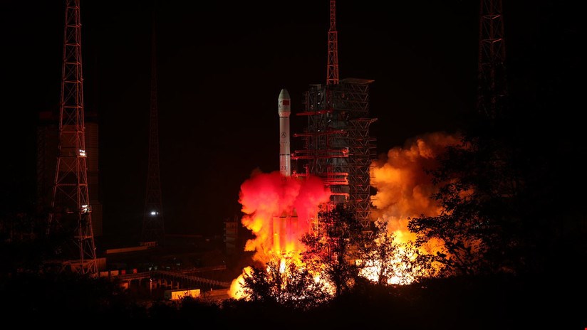 China lanza primera sonda que arrojará luz sobre el lado oscuro de la Luna