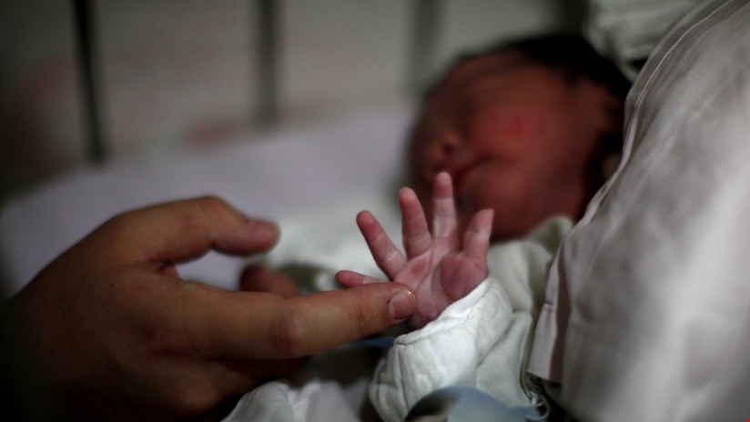 Nace el primer bebé gestado en un útero trasplantado de una donante muerta