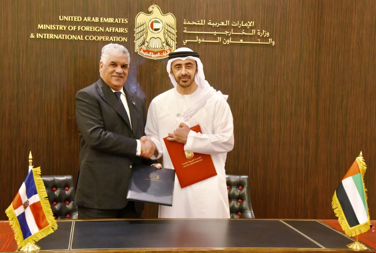 Canciller Miguel Vargas firma cuatro acuerdos con los Emiratos Árabes Unidos