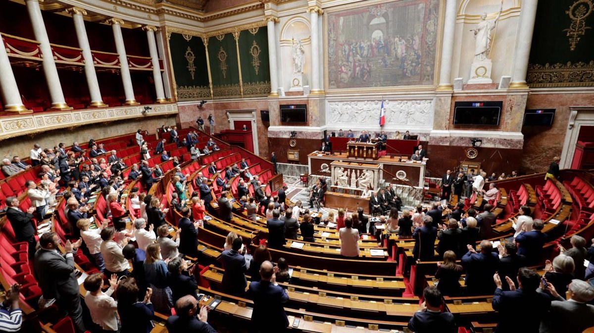 Parlamento francés aprueba una controvertida ley "contra la manipulación de la información"