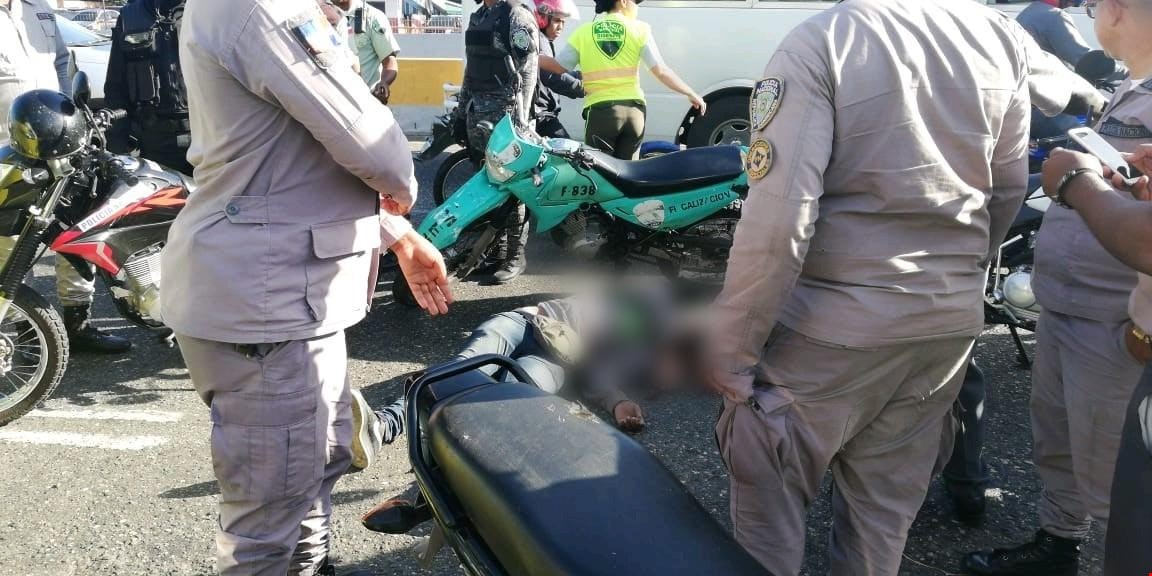 Chofer de Caribe Tours mata motorista de un disparo tras discusión por accidente