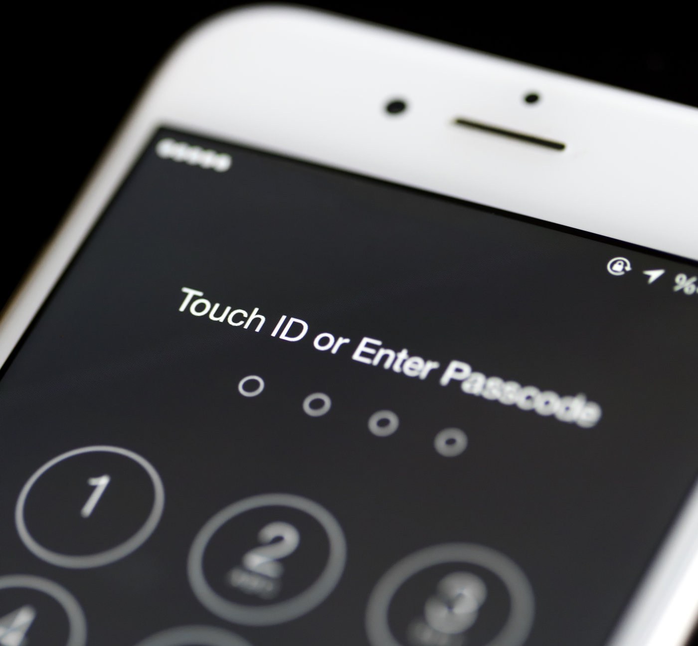 Apple defiende negativa a abrir iPhone a petición del FBI
