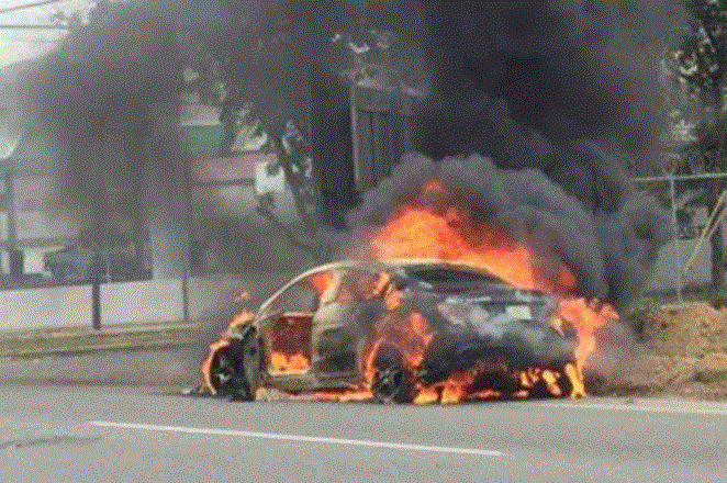 Apresan a hombre que amenazó de muerte a un ciudadano e incendió su Mercedes Benz en autopista Duarte