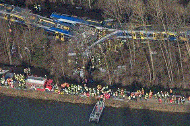 Al menos nueve muertos y 150 heridos en choque de trenes en Alemania