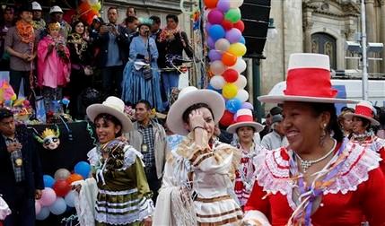 Bolivia celebra carnaval entre protestas y proselitismo