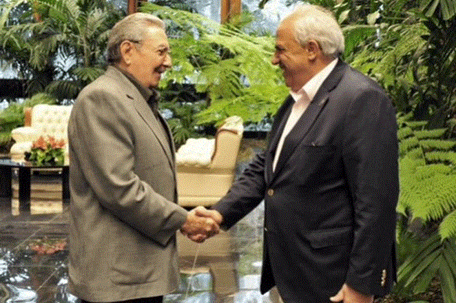 Raúl Castro recibe en La Habana al secretario de Unasur Ernesto Samper
