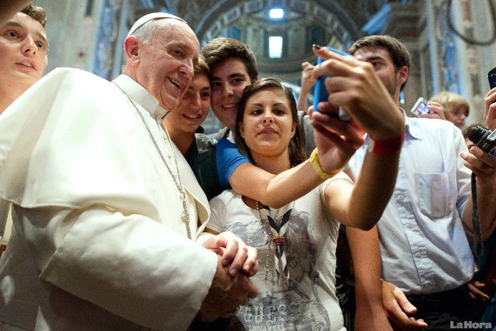 Papa Francisco advierte que redes sociales pueden "herir"