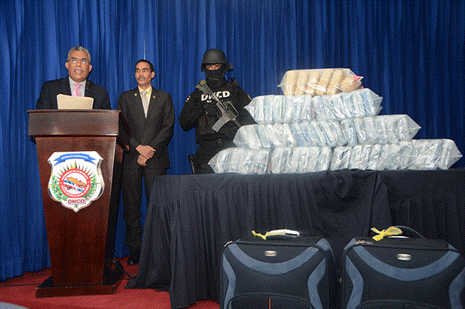DNCD decomisa 59 paquetes de droga, apresa a tres dominicanos y a un boricua