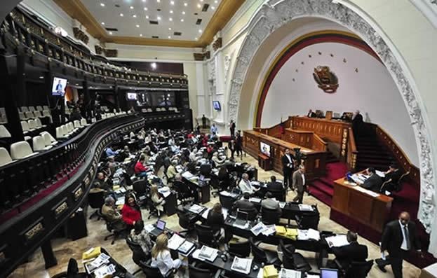 Congreso de Venezuela sesiona entre presiones judiciales