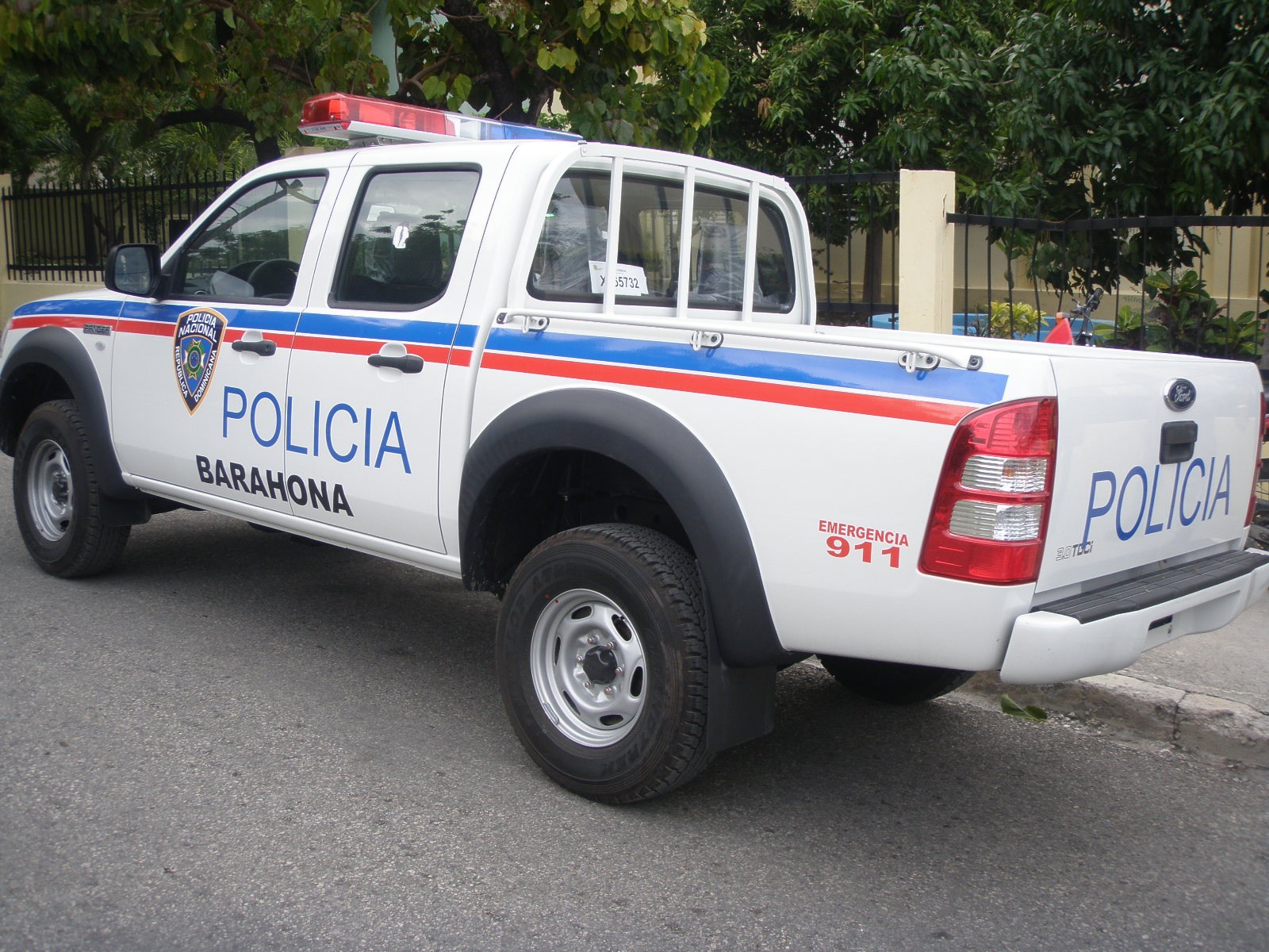 Hombre cae abatido al enfrentar patrulla PN tras asalto en Santo Domingo Oeste