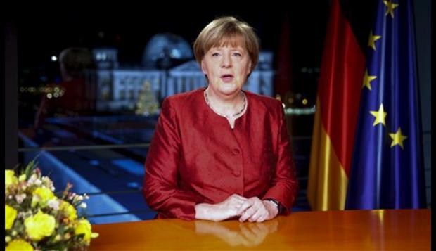 Merkel a Alemania: Gracias por ayudar 1 millón de refugiados