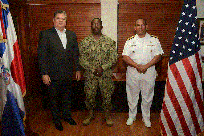 Presidente de DNCD recibe visita de militar de alta graduación de EE. UU.