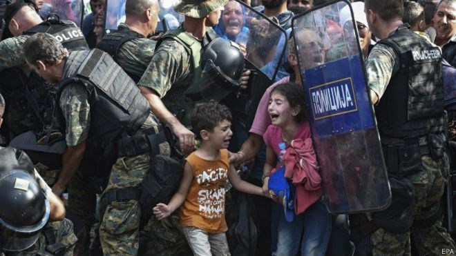 Migrantes protestan por cierre de frontera en macedonia