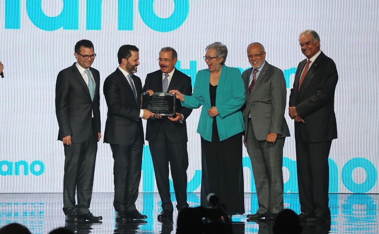 ARS Humano celebra 15vo aniversario y presenta grupo empresarial con presencia de Danilo Medina