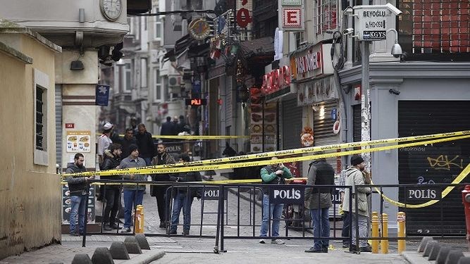 Al menos cinco muertos y 36 heridos en un atentado suicida en el centro de Estambul