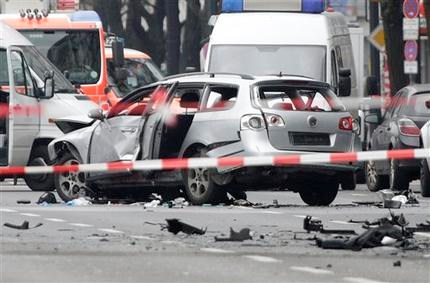 Un muerto en Berlín al explotar un auto por posible bomba