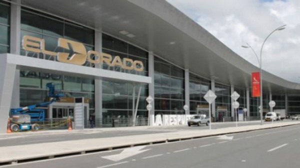 Aeropuerto El Dorado interrumpe su funcionamiento ante peligro de tormenta eléctrica
