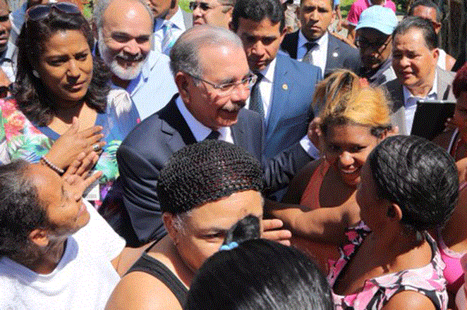 Danilo Medina realiza visita sorpresa a cañada de Guajimía