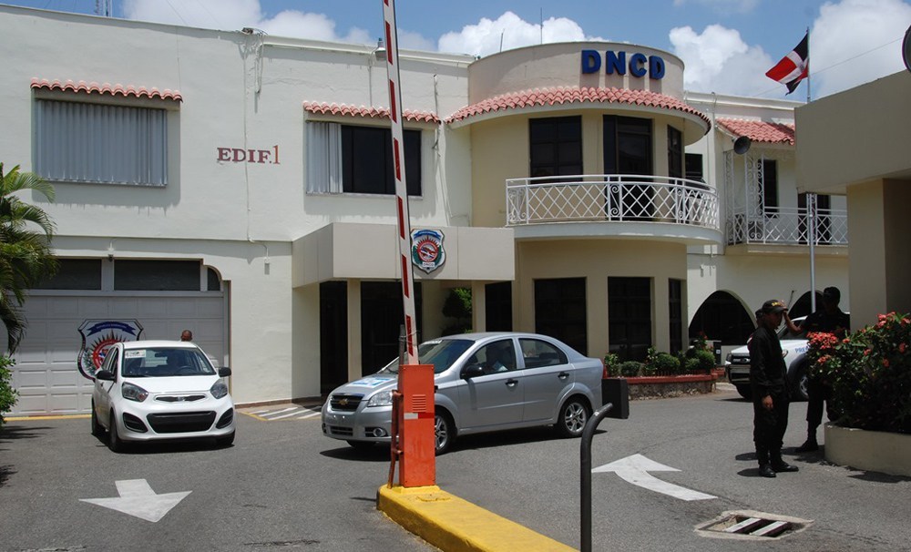 DNCD apresa a francés con 18 paquetes de droga en Punta Cana