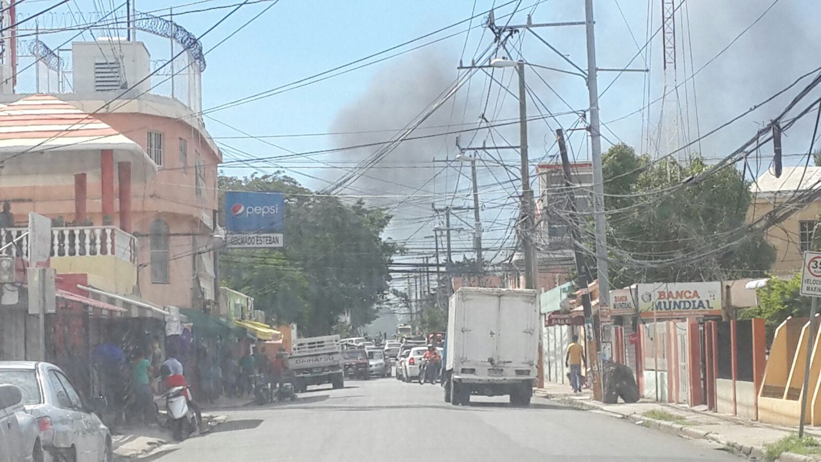 Incendio en envasadora de GLP Mariot Gas en Alma Rosa II en Santo Domingo Este
