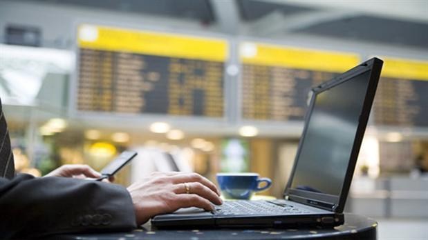 Parlamento Europeo aprueba ley para compartir datos de pasajeros de aviones