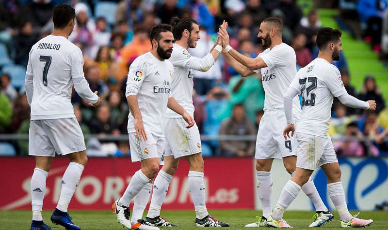 El Madrid golea en Getafe y se pone a un punto del Barsa