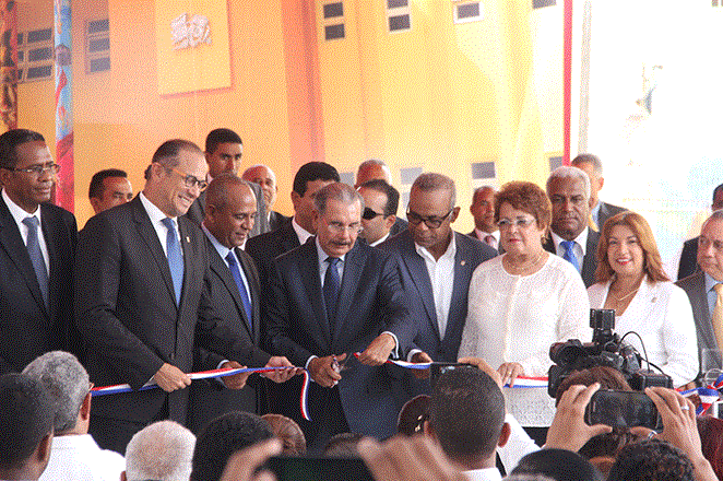 Presidente Danilo Medina deja inaugurado Palacio de Bellas Artes de Monseñor Nouel