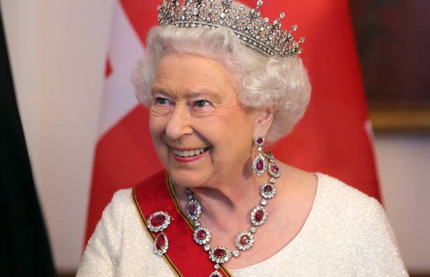 Captan a la Reina Isabel hablando mal de la delegación China