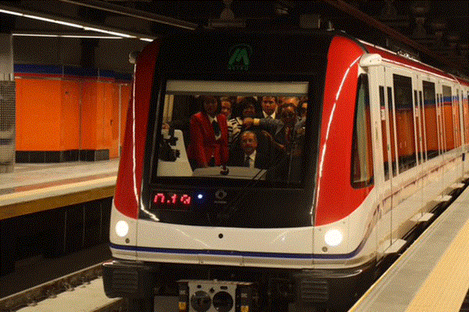 Danilo Medina hace recorrido en extensión de la línea 2 del Metro de Santo Domingo
